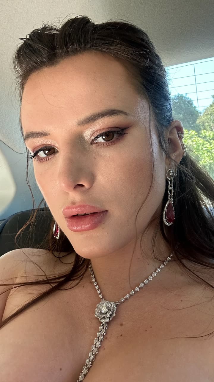 محتوى سناب شات لـ Bella Thorne