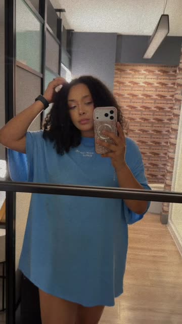 HoneyBee's Casual Style Moment: Oversized T-Shirt Look