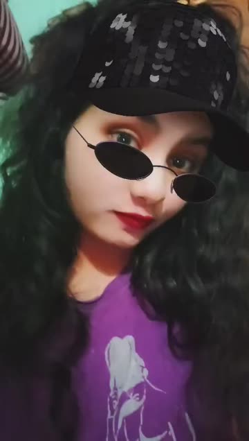 Preview for a Spotlight video that uses the Glitter Cap Lens