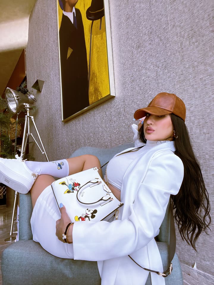 محتوى سناب شات لـ carole atieh
