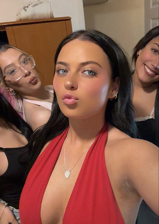 angelina_3305