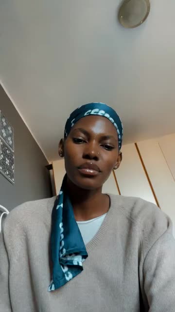 Preview for a Spotlight video that uses the honey tan Lens
