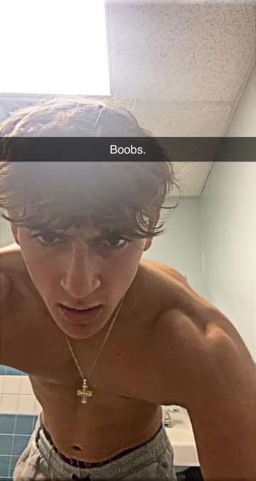 Boobs.  | Spotlight sur Snapchat