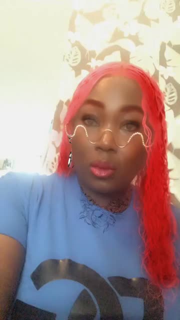 Preview for a Spotlight video that uses the Red Hair & Tunnels Lens