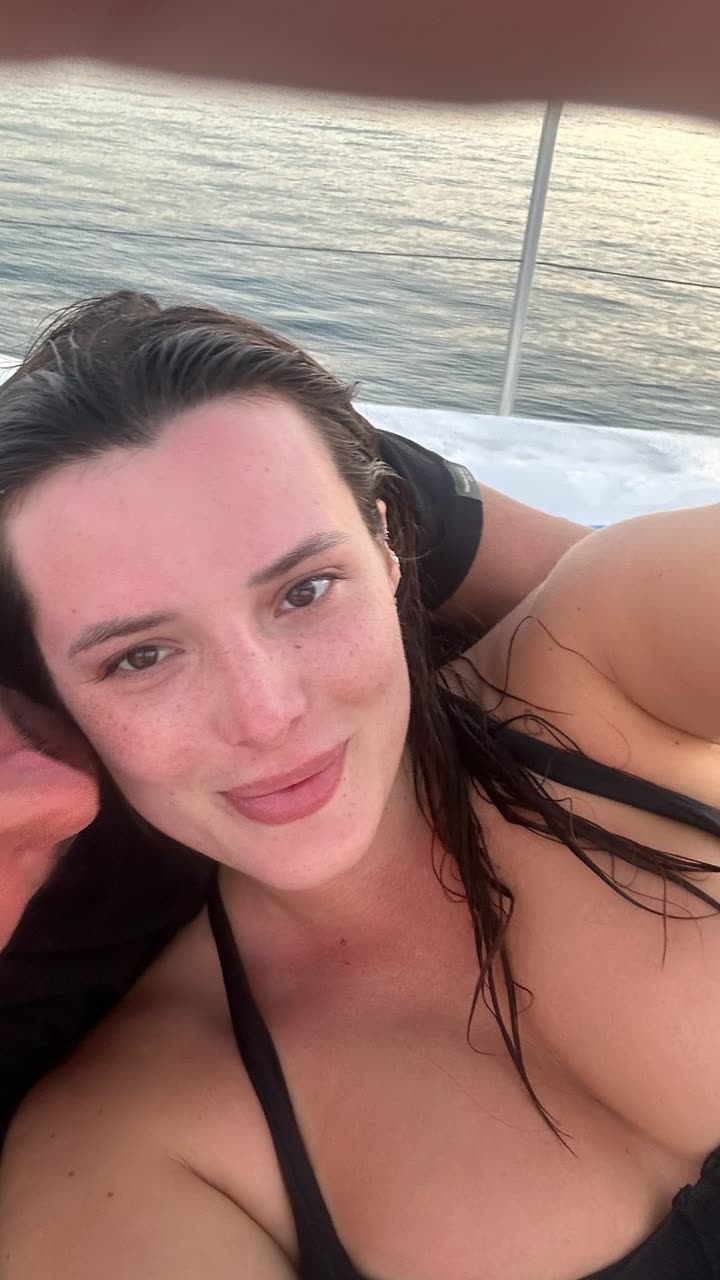 محتوى سناب شات لـ Bella Thorne