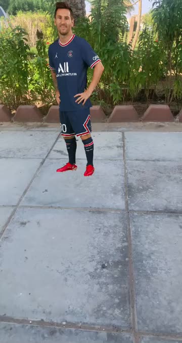 Preview for a Spotlight video that uses the Messi Lens