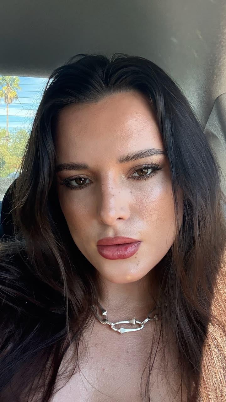 محتوى سناب شات لـ Bella Thorne