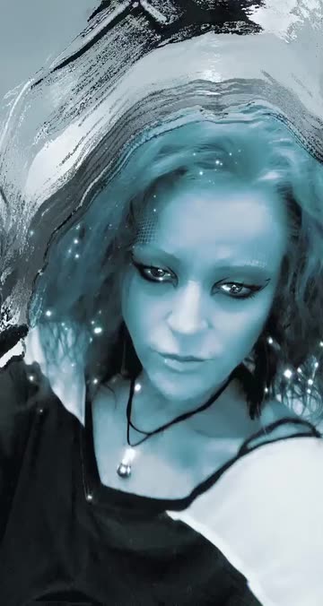 Preview for a Spotlight video that uses the Mermaid Makeup Lens