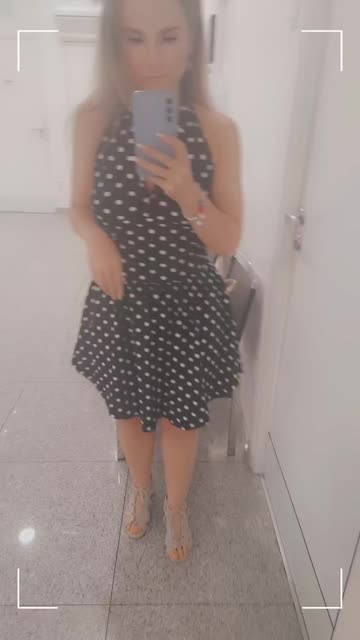 beige dress and black heels Beige Dress with Black Shoes Summer Outfits (9 ideas & outfits)