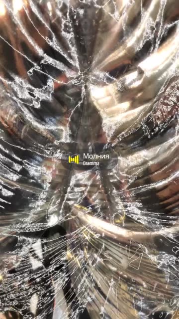Preview for a Spotlight video that uses the mirrored twin Lens