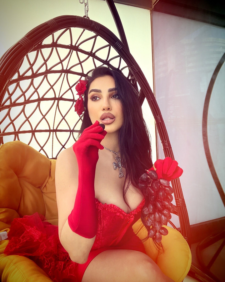 محتوى سناب شات لـ carole atieh