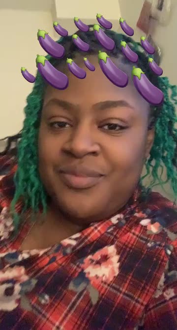 Preview for a Spotlight video that uses the Eggplant Crown Lens