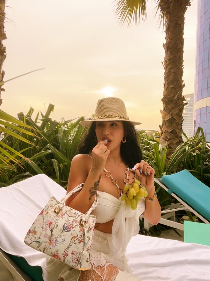 محتوى سناب شات لـ carole atieh