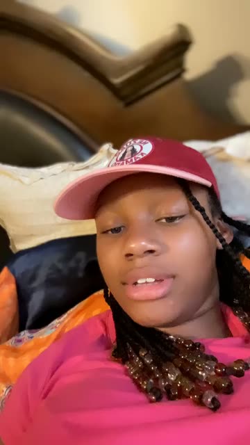 Preview for a Spotlight video that uses the No Eyebrows Lens