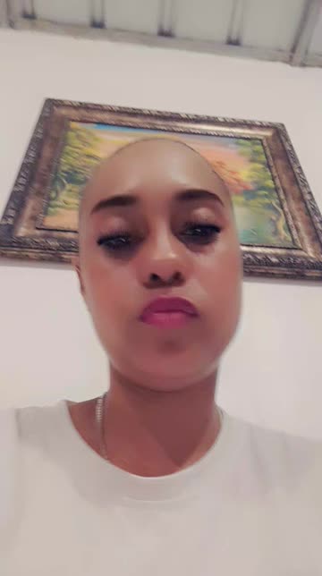 Preview for a Spotlight video that uses the Pink Lips Lens
