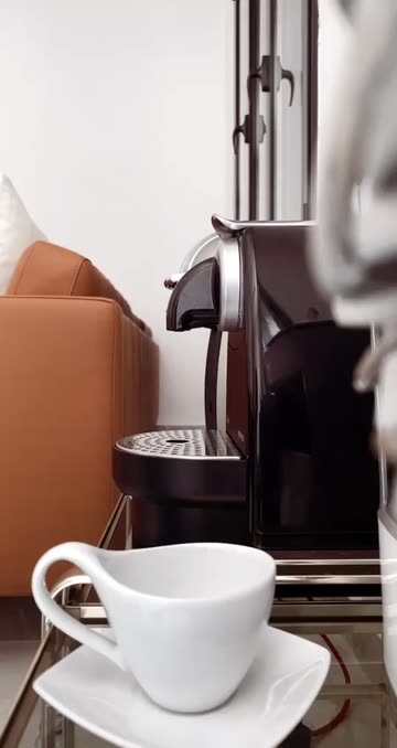 Preview for a Spotlight video that uses the MINIMAL Lens