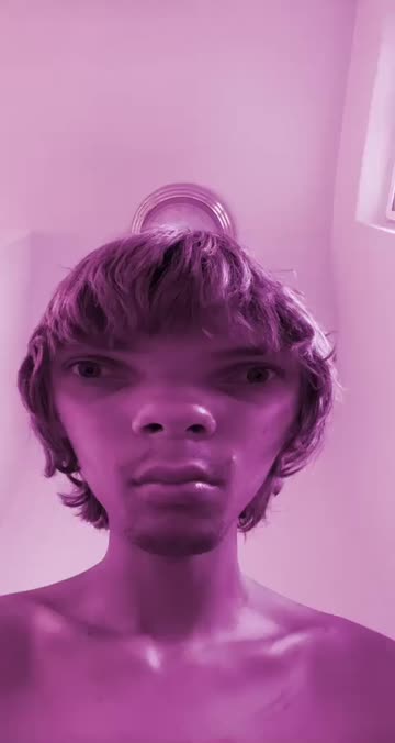Preview for a Spotlight video that uses the Warpy Face Lens
