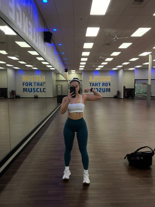Haley Ball(@haley-ball) | เรื่องราว Snapchat ตลอดจน Spotlight และเลนส์