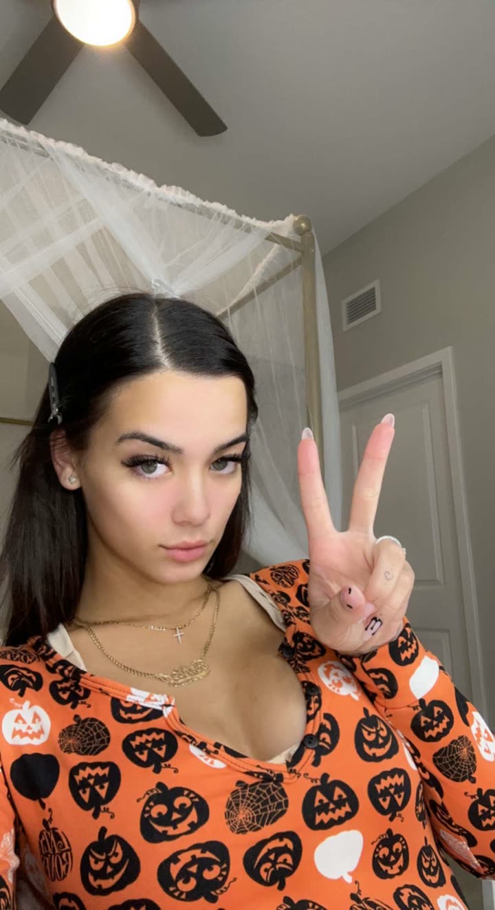 Ashley Serrano ( ashleyserranom) Snapchat Stories, Spotlight & Lenses