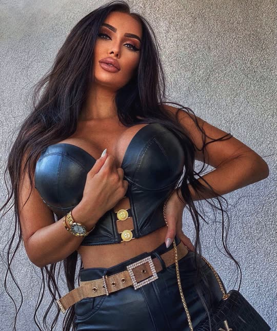 Adriana Kuduz ( kuduz_adriana) Snapchat Stories, Spotlight & Lenses