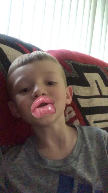 Preview for a Spotlight video that uses the big lips Lens