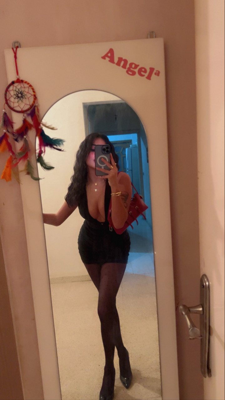 محتوى سناب شات لـ Angelaabikhalil