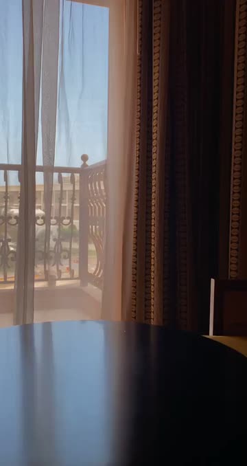 Preview for a Spotlight video that uses the Tan presets Lens
