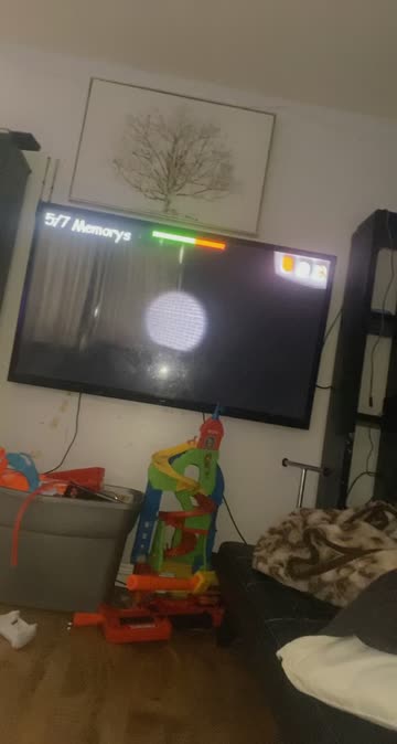 Preview for a Spotlight video that uses the Overlapping Faces Lens