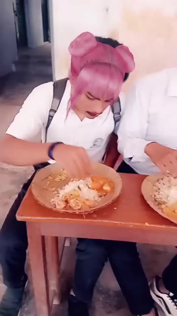 Preview for a Spotlight video that uses the Pink Bun's Hairstyle Lens