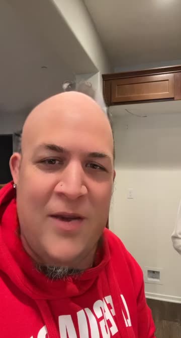 Preview for a Spotlight video that uses the No Hair No Beard Lens