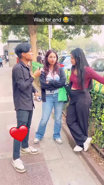 Preview for a Spotlight video that uses the Heart on Screen Lens