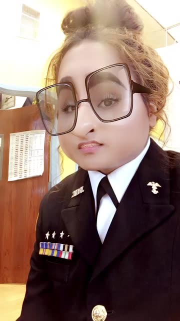 Preview for a Spotlight video that uses the Braces And Glasses Lens