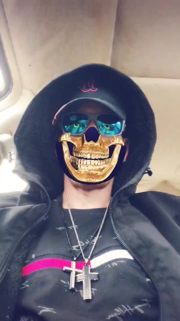 Preview for a Spotlight video that uses the Golden Skull Lens