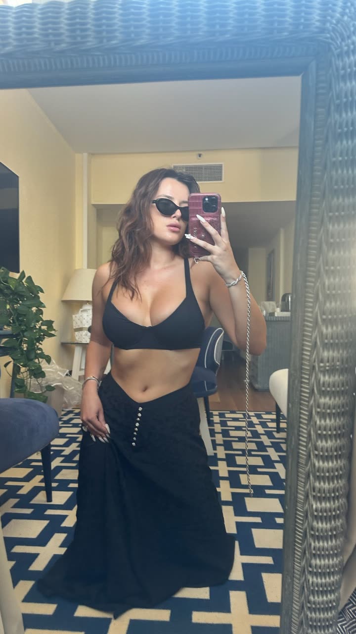 محتوى سناب شات لـ Bella Thorne