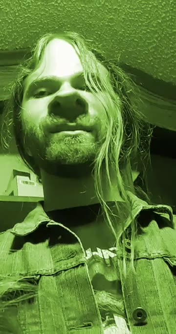 Preview for a Spotlight video that uses the Warpy Face Lens