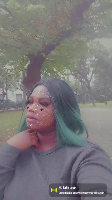 Preview for a Spotlight video that uses the Glitter and Hearts Mask Lens