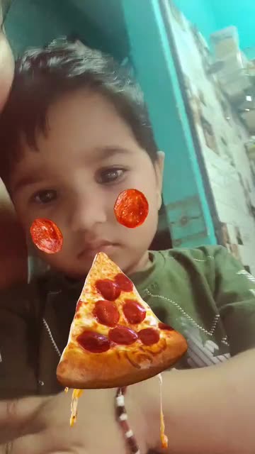Preview for a Spotlight video that uses the Cheesy Pizza Lens