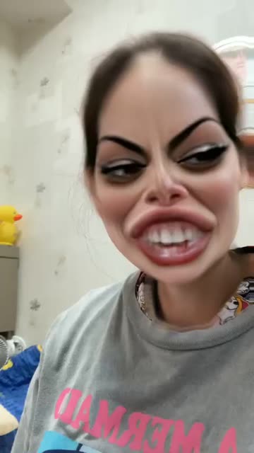 Preview for a Spotlight video that uses the Caricature Lens