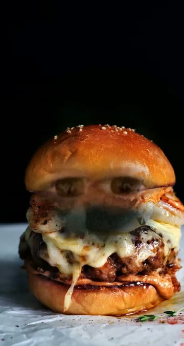 Preview for a Spotlight video that uses the FLIRTY BURGER Lens