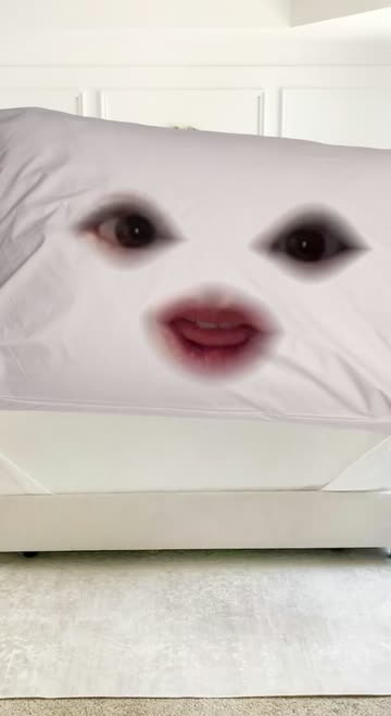 Preview for a Spotlight video that uses the Pillow face Lens