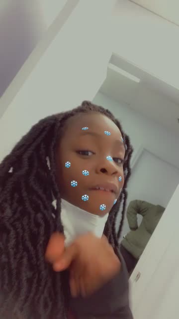 Preview for a Spotlight video that uses the Snowflakes Lens