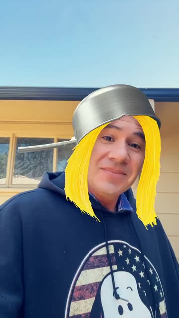 Preview for a Spotlight video that uses the Awkward Cook Lens