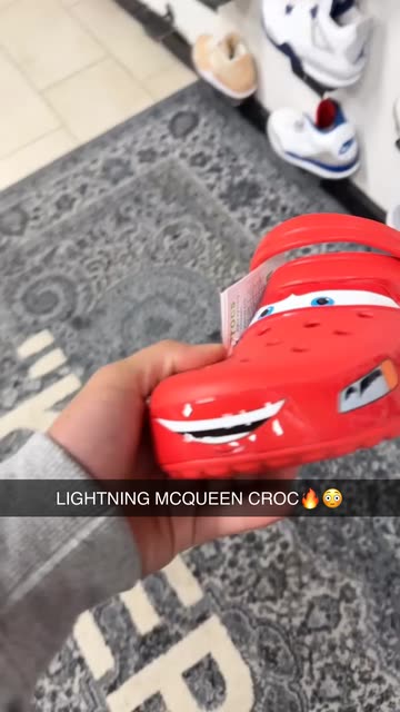 Preview for a Spotlight video that uses the Goofy Gaze Lens