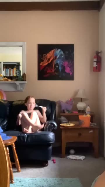 Preview for a Spotlight video that uses the Super Shrinky Lens