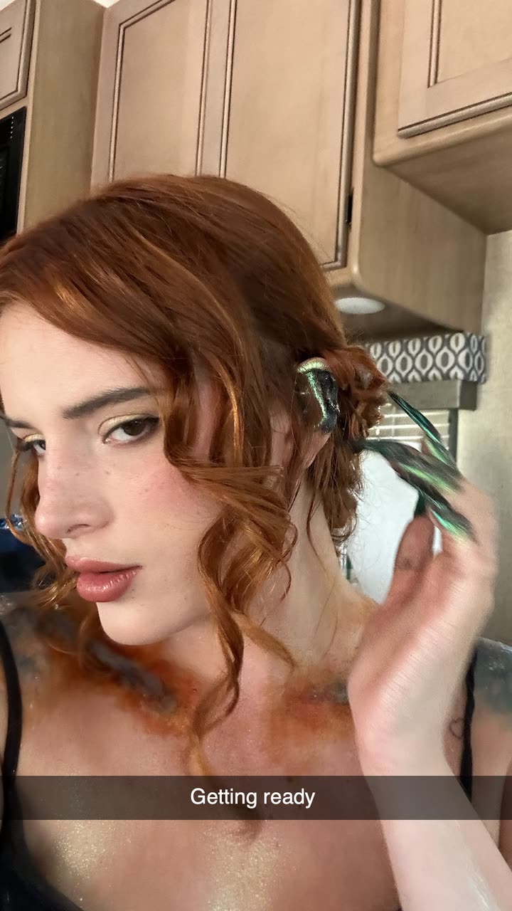 محتوى سناب شات لـ Bella Thorne