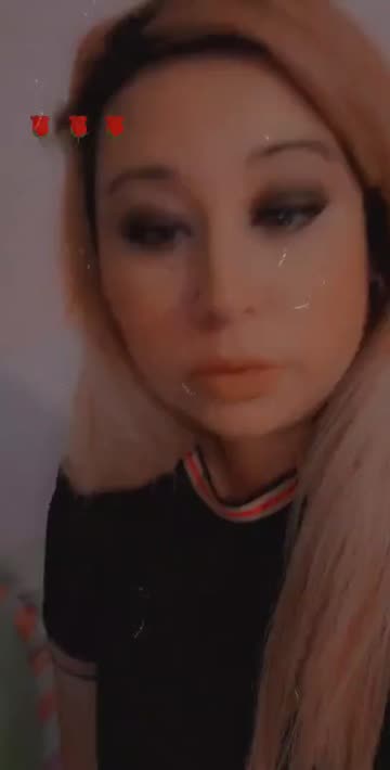Preview for a Spotlight video that uses the Little Roses Lens