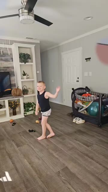 Preview for a Spotlight video that uses the Cockroach Sky Lens