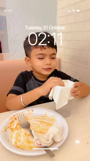 Preview for a Spotlight video that uses the New Lockscreen Lens