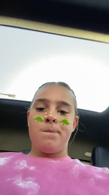 Preview for a Spotlight video that uses the Dinosaurs Lens