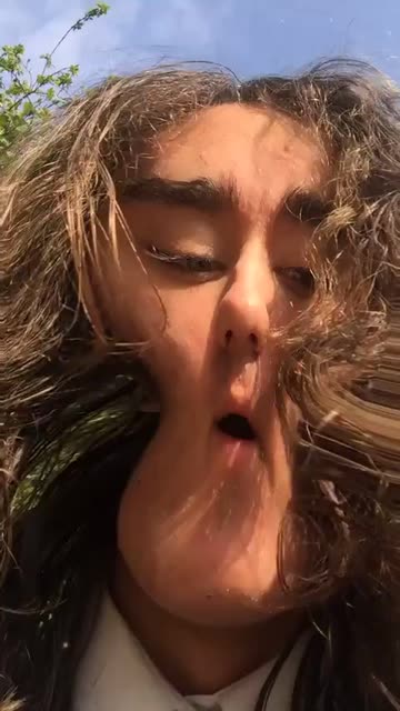 Preview for a Spotlight video that uses the Small mouth funny Lens